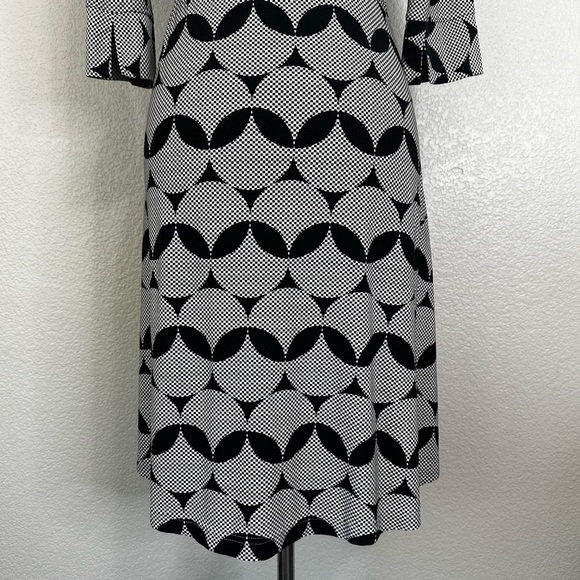 Diane Von Furstenberg 100% Silk Jersey Black White Geometric Wrap Dress, Size 2 - Picture 9 of 11